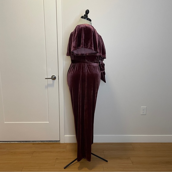 Eloquii Elements | 24 | Velvet Jumpsuit - Picture 4 of 9